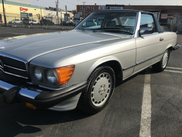 1986 Mercedes 560 SL Convertible Low Milles 1986 Mercedes-Benz SL-Class