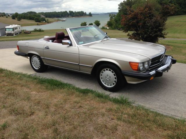 1986 Mercedes-Benz SL-Class 560SL CONVERTIBLE