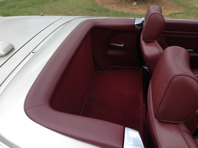 1986 Mercedes-Benz SL-Class 560SL CONVERTIBLE - photo 12