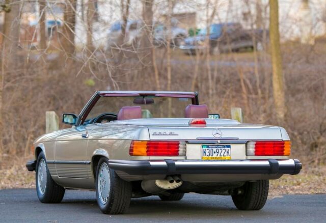 1986 Mercedes-Benz SL-Class 560SL Convertible 74K mi Soft and Hard Top CARFAX - photo 10