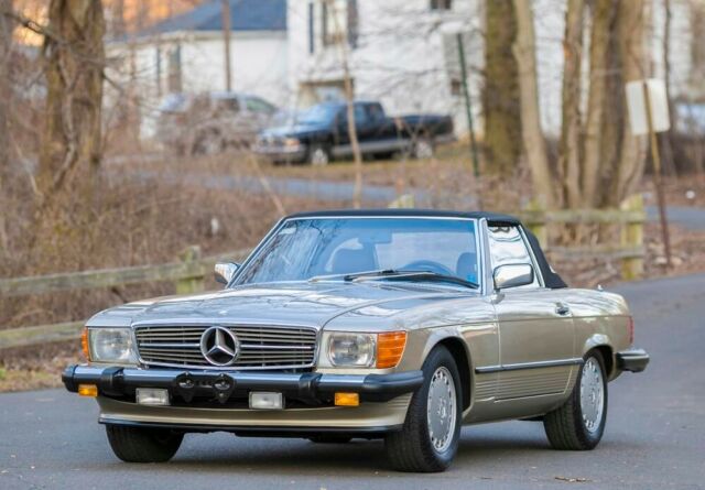 1986 Mercedes-Benz SL-Class 560SL Convertible 74K mi Soft and Hard Top CARFAX - photo 3
