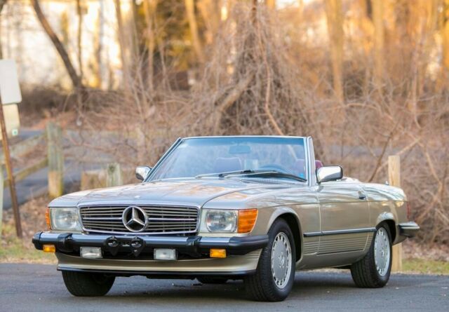 1986 Mercedes-Benz SL-Class 560SL Convertible 74K mi Soft and Hard Top CARFAX - photo 4