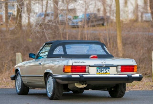 1986 Mercedes-Benz SL-Class 560SL Convertible 74K mi Soft and Hard Top CARFAX - photo 9