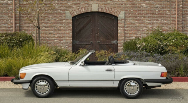 1986 Mercedes-Benz SL-Class 560SL Roadster - photo 2