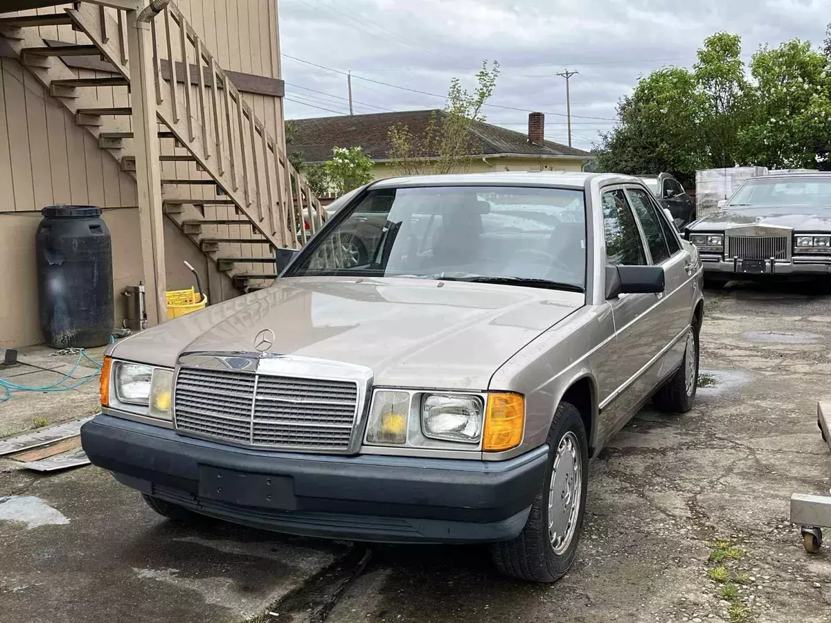 1986 Mercedes-Benz 190E Sedan Brown E 2.3 1986 Mercedes-Benz 190-Series E 2.3