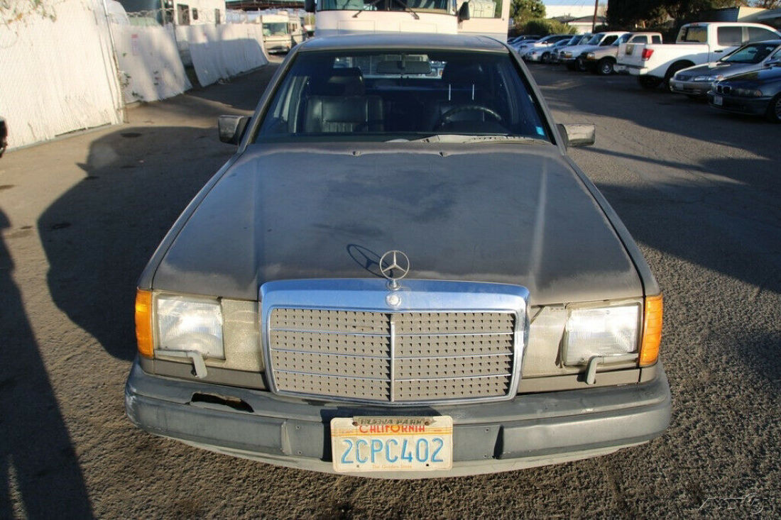 1986 Mercedes-Benz 300-Series 300 E - photo 10
