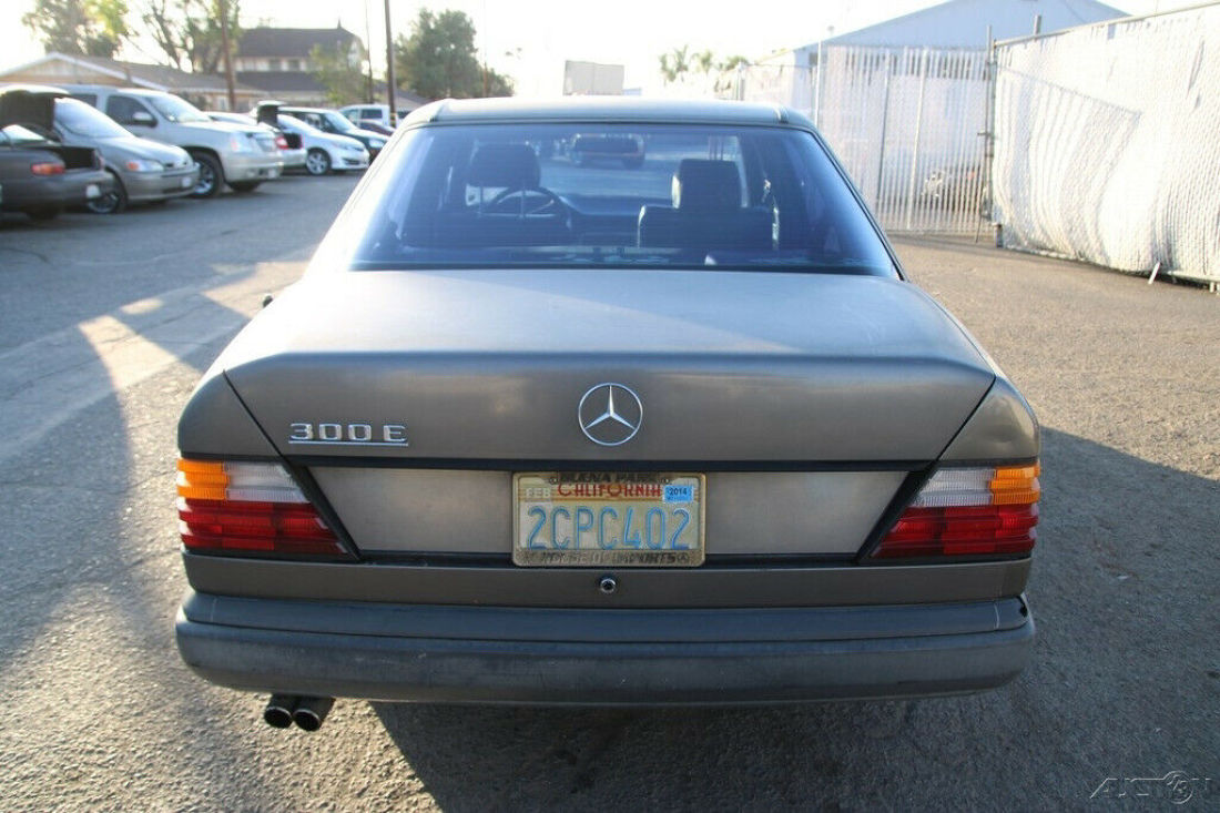 1986 Mercedes-Benz 300-Series 300 E - photo 6