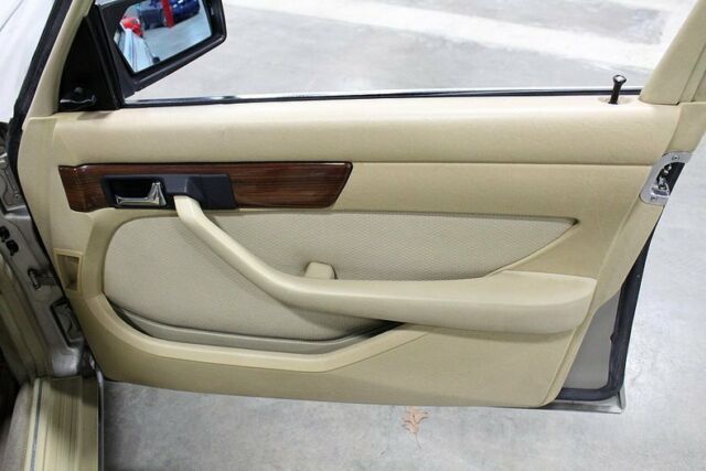 1986 Mercedes-Benz 300 SE -- - photo 11