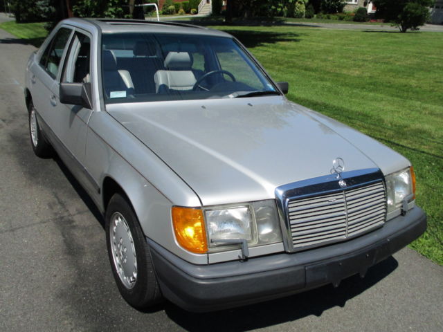 1986 MERCEDES BENZ 300E LOW MILEAGE ONLY 48K ORIGINAL MILES CLEAN GARAGED NICE 1986 Mercedes-Benz 300-Series 4dr Sedan 30