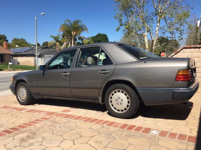 1986 Mercedes Benz 300e W124 4 Door Sedan Grey with Tan Interior Great Condition 1986 Mercedes-Benz 190-Series