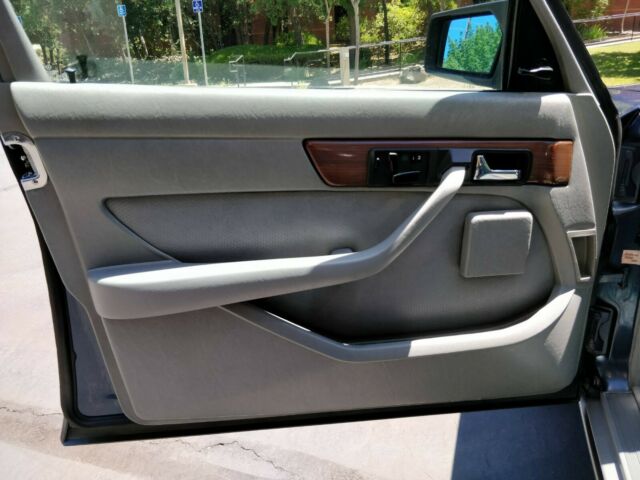 1986 Mercedes-Benz 400-Series - photo 12