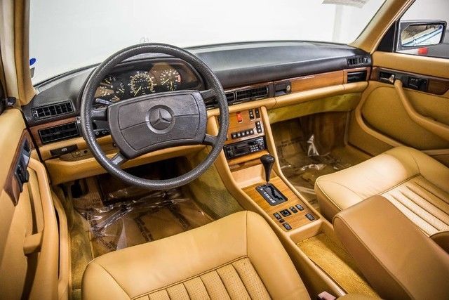 1986 Mercedes-Benz 400-Series Base Sedan 4-Door - photo 2