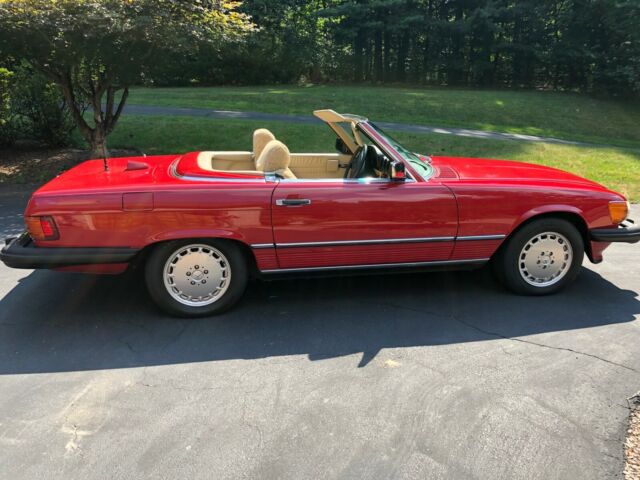 1986 MERCEDES-BENZ 560 SL-CLASS CONVERTIBLE CAR GORGEOUS MUST SEE LOVINGLY CARED 1986 Mercedes-Benz SL-Class 560-SL COUPE CONVERTIBLE