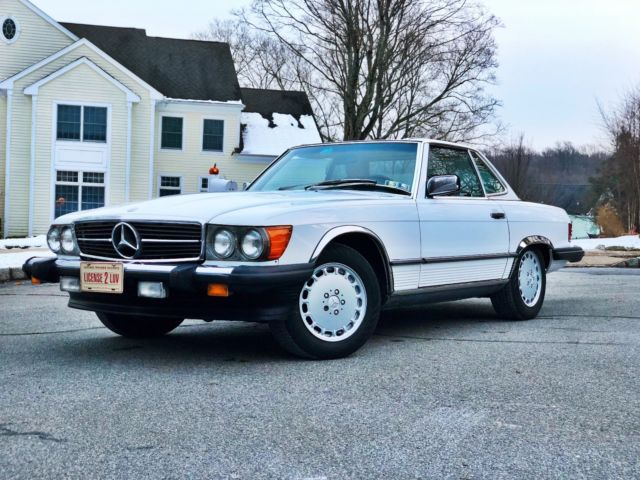 1986 Mercedes Benz 560SL Beautiful Family Owned with Service Records! Cold AC! 1986 Mercedes-Benz SL-Class 560