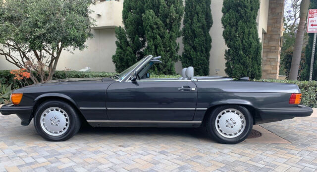 1986 Mercedes-Benz SL-Class 560SL Convertible - photo 2