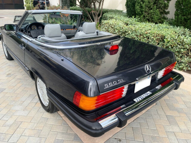 1986 Mercedes-Benz SL-Class 560SL Convertible - photo 3