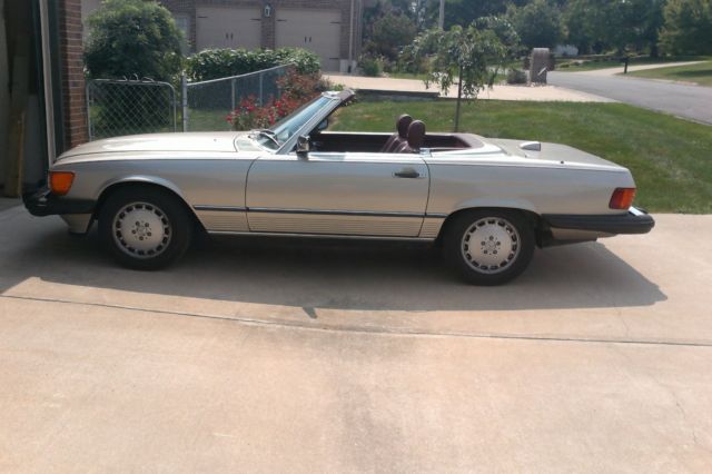 1986 Mercedes-Benz 560SL Roadster GORGEOUS ! 1986 Mercedes-Benz SL-Class