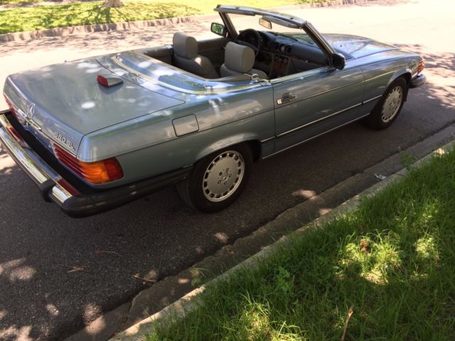 1986 Mercedes-Benz SL-Class 560SL in 335 Diamond Blue. 100% RUST-FREE. - photo 13