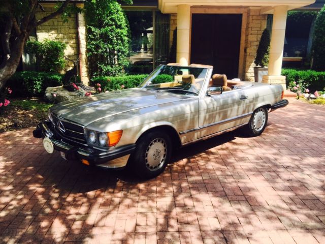 1986 MERCEDES-BENZ SL 560 CONVERTIBLE W/ HARDTOP 1986 Mercedes-Benz SL-Class