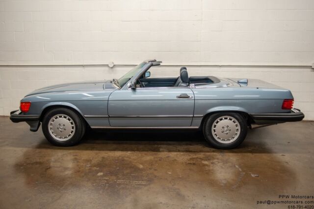 1986 Mercedes-Benz SL-Class 560SL 69,738 Miles Diamond Blue Metallic Roadster 1986 Mercedes-Benz SL-Class 560SL