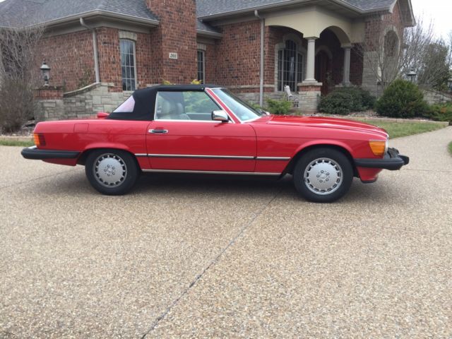 1986 Mercedes-Benz SL-Class Convertible/ Hardtop 1986 Mercedes-Benz SL-Class Base 2 door hard top convertible