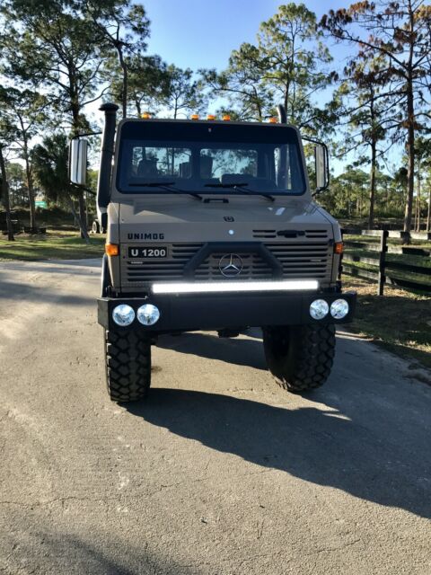 1986 Mercedes-Benz Unimog -- - photo 3