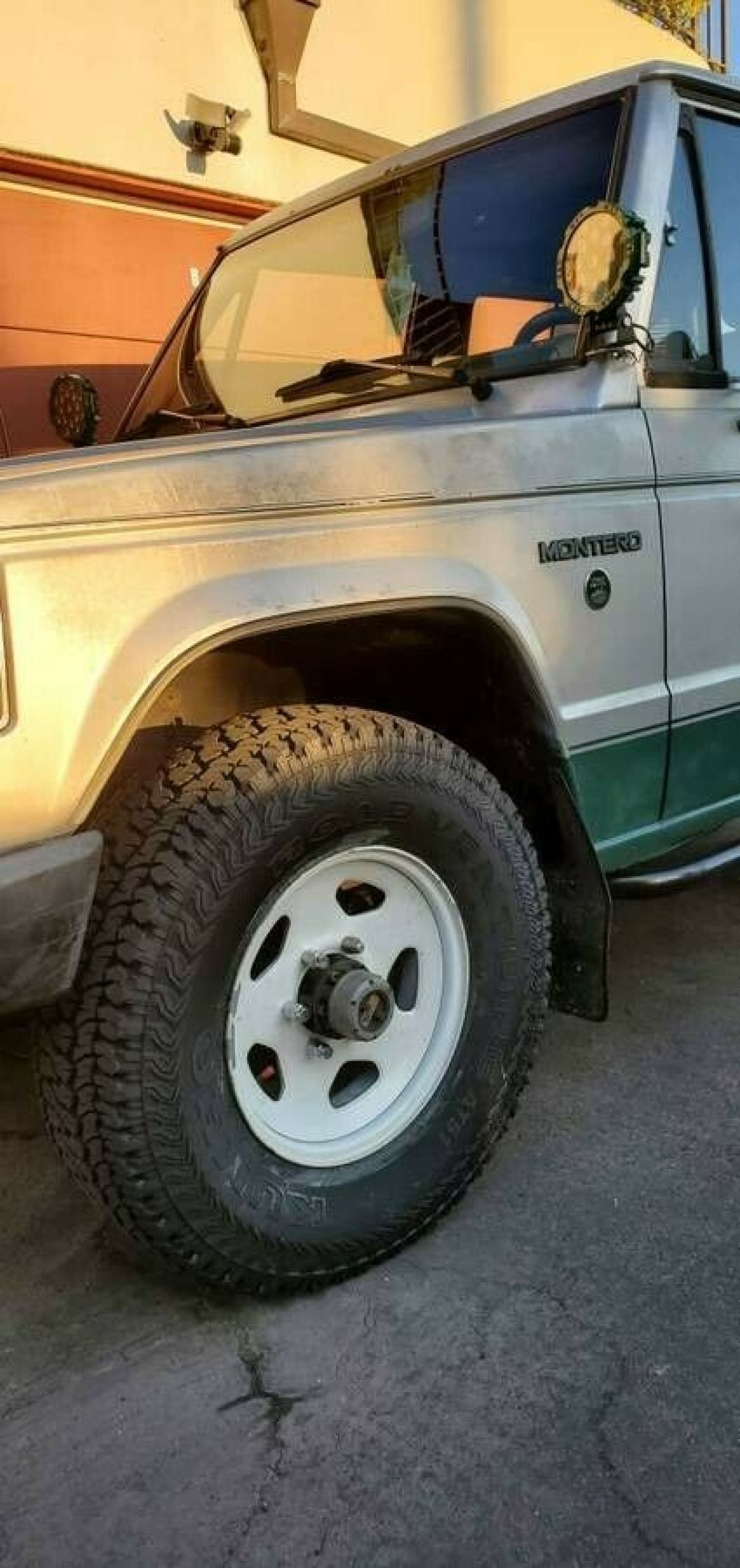 1986 mitsubishi montero base 2.6l Two Door 1986 Mitsubishi Montero