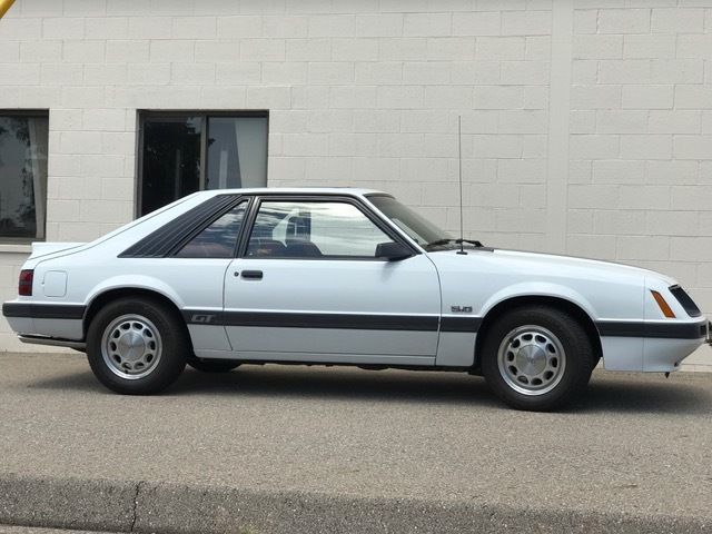 1986 Ford Mustang GT - photo 10