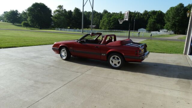 1986 Ford Mustang convertible - photo 2