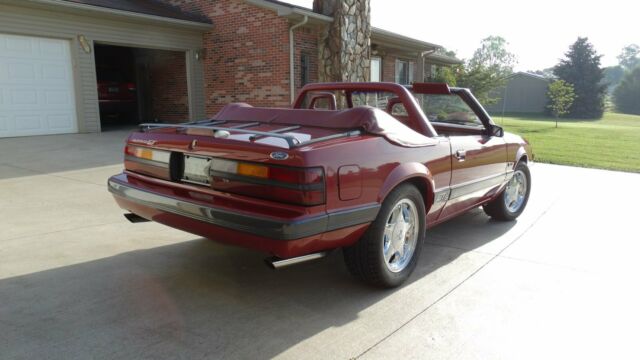 1986 Ford Mustang convertible - photo 7