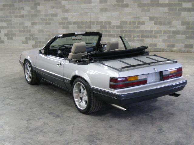 1986 Ford Mustang GT - photo 4
