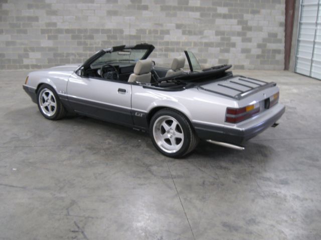 1986 Ford Mustang GT - photo 5