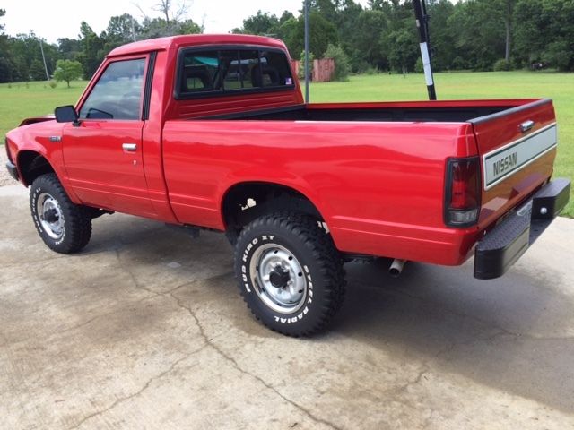1986 Nissan 720 Base Standard Cab Pickup 2-Door - photo 2