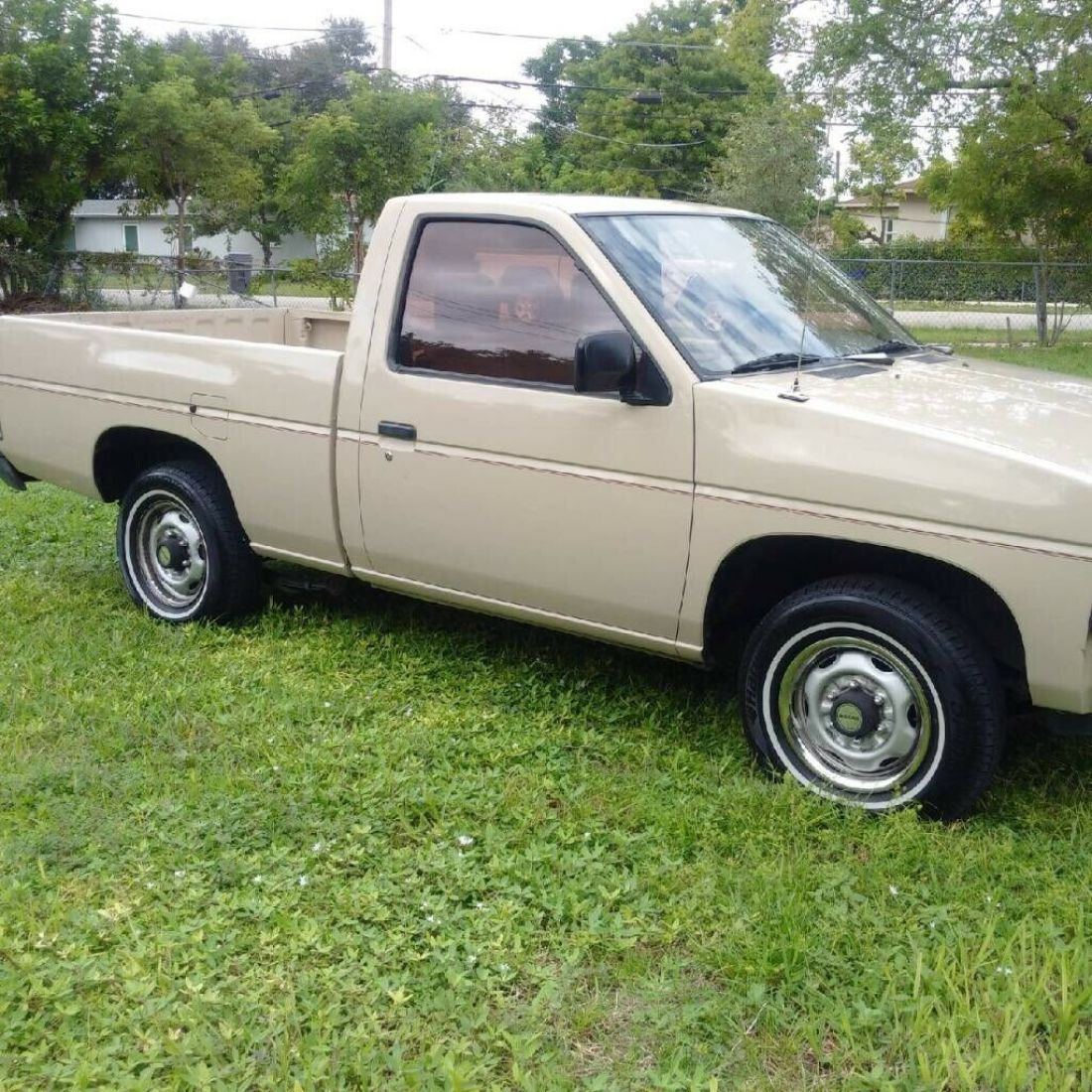 1986 Nissan hard body short bed 1986 Nissan D21 SHORT BED
