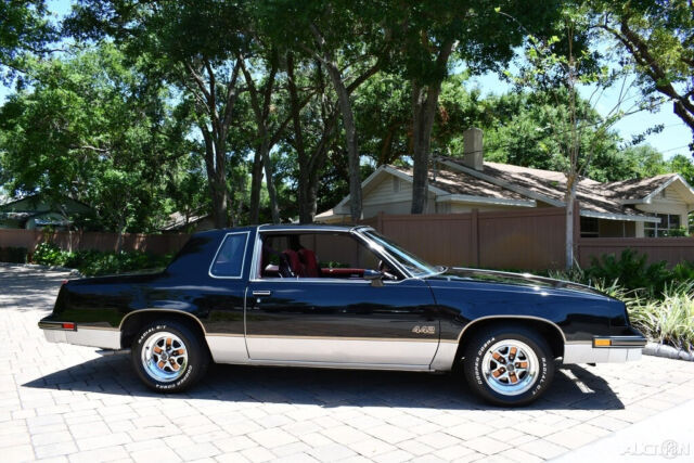 1986 Oldsmobile 442 Real miles of 3,053 Fully Loaded T-tops Clean Car Fax - photo 4