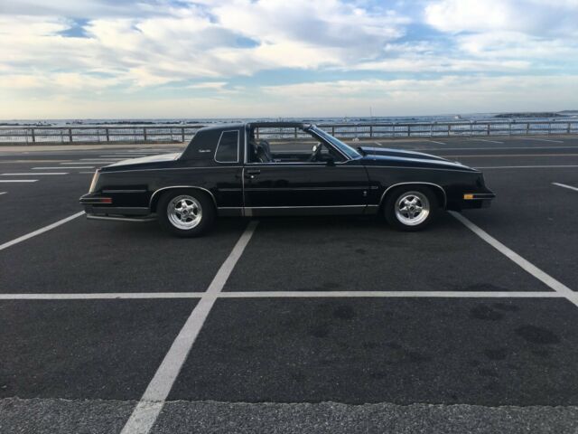 1986 Olds Cutlass Salon T-tops V8 and Bucket Seats 1986 Oldsmobile Cutlass Salon