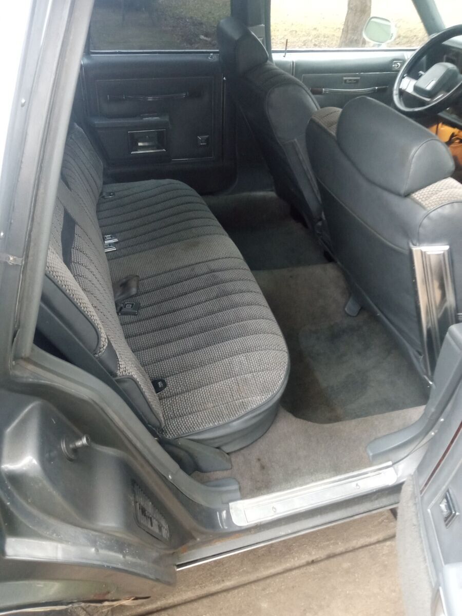 1986 Oldsmobile Custom Cruiser - photo 4
