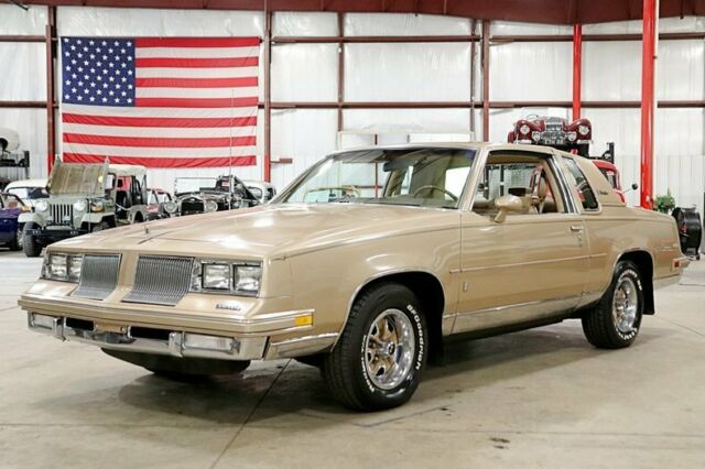 1986 Oldsmobile Cutlass Supreme 82193 Miles Tan Coupe 5.0L V8 4-Speed Automatic 1986 Oldsmobile Cutlass --