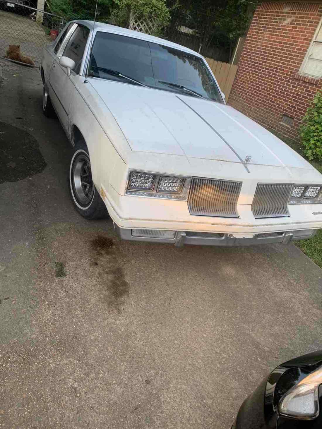1986 Oldsmobile Cutlass Supreme Coupe White RWD Automatic 1986 Oldsmobile Cutlass Supreme