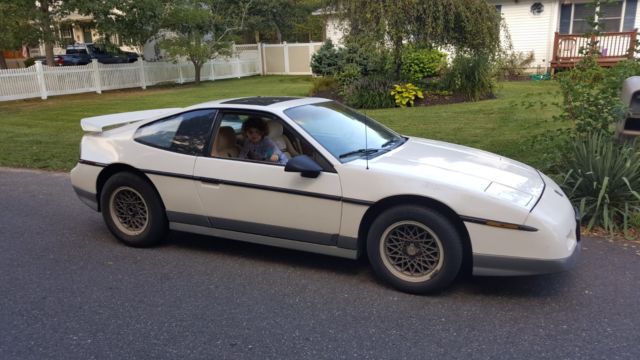 1986 Pontiac Fiero GT - photo 2