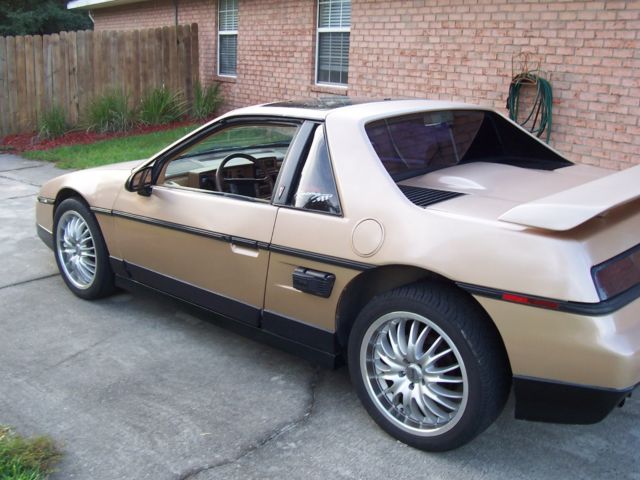 1986 Pontaic Fiero SE V6 4 speed Great Looking Car 1986 Pontiac Fiero