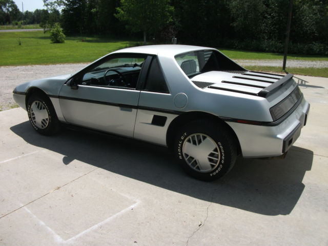 1986 Pontiac Fiero 2M4 5 Speed, 75,810 Original Miles / No Reserve !!!! 1986 Pontiac Fiero