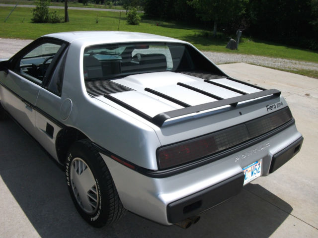 1986 Pontiac Fiero - photo 2