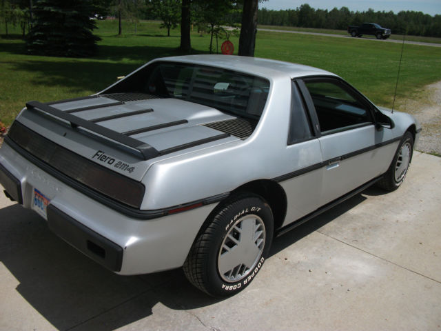 1986 Pontiac Fiero - photo 3