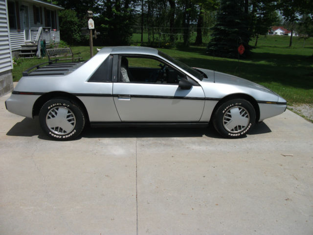 1986 Pontiac Fiero - photo 4