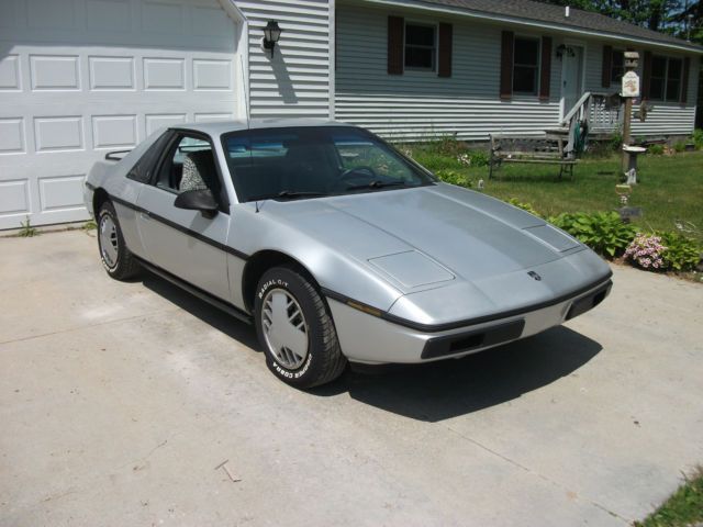 1986 Pontiac Fiero - photo 5