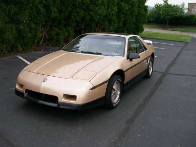 1986 PONTIAC FIERO 2M6 1986 Pontiac Fiero 2M6