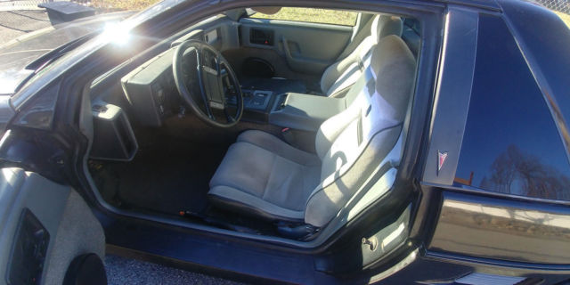 1986 Pontiac Fiero - photo 2