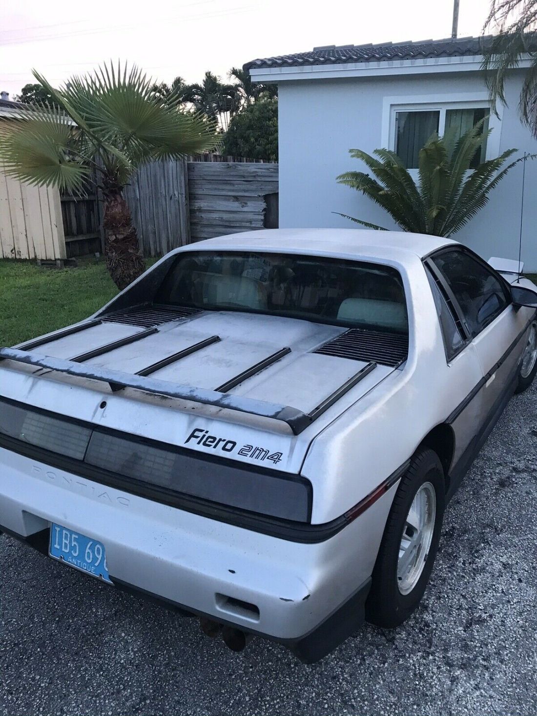 1986 Pontiac Fiero SE - photo 3