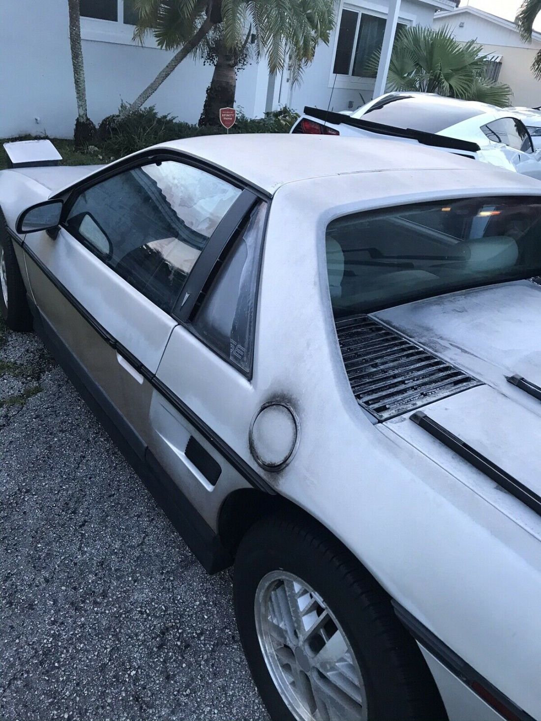 1986 Pontiac Fiero SE - photo 4